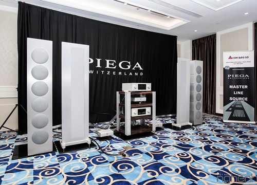 Piega Master Line Source - Vedette chinh phục mọi con tim tại Editors' Choice Award 2019