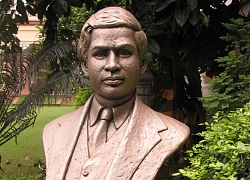 Ramanujan - Thiên tài toán học Ấn Độ và 4000 công thức nhờ thần báo mộng