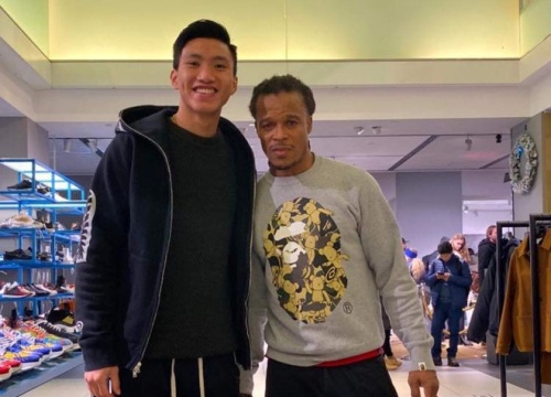 Văn Hậu gặp Edgar Davids dịp Giáng sinh