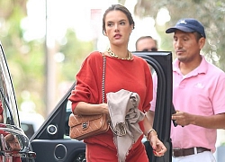 Alessandra Ambrosio diện đầm xẻ cao đỏ rực đi ăn tối cùng bạn trai