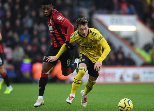 Arsenal chật vật cầm hòa, Chelsea thua sốc tại Stamford Bridge