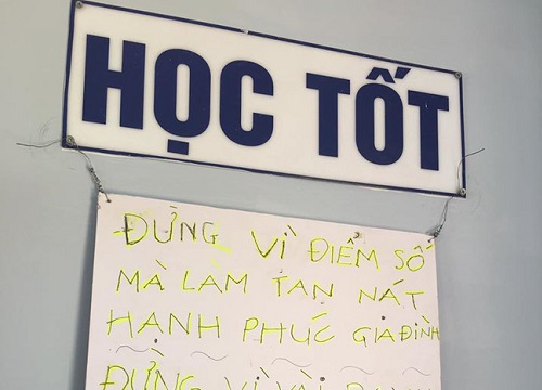 Biết sắp họp phụ huynh, học sinh viết "tâm thư" treo lên tường để bao biện cho điểm thi kém, bố mẹ xem xong chỉ biết phì cười