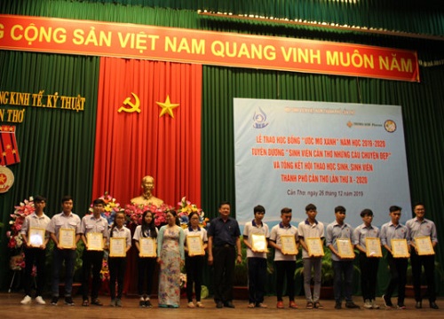 Cần Thơ: Học bổng "Ước mơ xanh" tiếp sức sinh viên