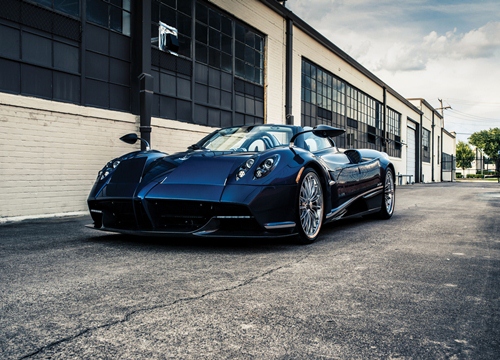 Chỉ mới chạy hơn 320 km, chiếc Pagani Huayra Roadster có giá không tưởng