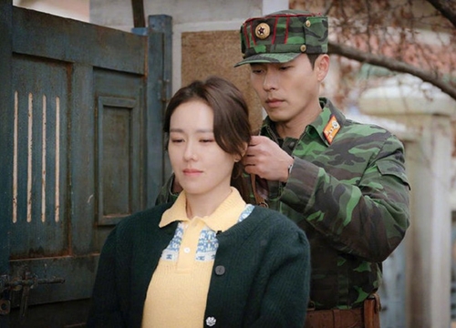 Hậu trường 'Crash Landing On You': Hyun Bin - Son Ye Jin cười tít mắt như hai đứa trẻ sau màn cưỡng hôn trên tàu cá