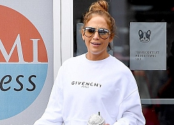 Jennifer Lopez nóng bỏng đi tập gym trong ngày mưa ướt