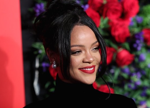 Liên tục bị "hứa lèo" cũng chẳng sao, fan lại sướng phổng mũi khi Rihanna "lụm" thêm thành tích mới dù không ra thêm nhạc!