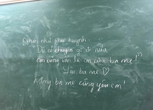 Tấm bảng ghi lời nhắn tới cha mẹ khiến nhiều người suy ngẫm trong "mùa họp phụ huynh"