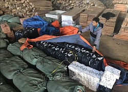 Chống buôn lậu thuốc lá: Vướng do xung đột pháp lý