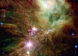 Kính viễn vọng không gian của NASA chụp được hình ảnh những bông tuyết vũ trụ