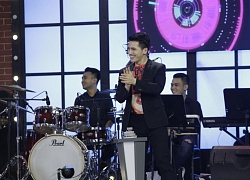 Quốc Thiên phấn khích khi Sam ngẫu hứng nhảy phụ họa cho trai đẹp Acy Xuân Tài ở Sàn Đấu Ca Từ