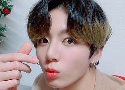 Trước giờ G, Dispatch bỗng để ảnh đại diện Jungkook và đăng mỗi BTS chúc mừng năm mới, chuyện gì đây?