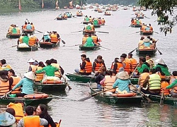 Hàng vạn người đổ về danh thắng Tràng An ngày đầu năm Canh Tý