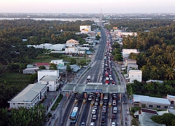 Kẹt xe gần 10 km hai bên cầu Rạch Miễu