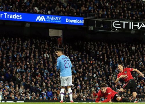 Man City - MU: Người hùng hóa tội đồ, chiến thắng tiếc nuối