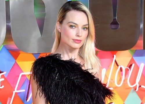 Nàng "Harley Quinn" Margot Robbie quyến rũ với áo lông vũ trên thảm đỏ