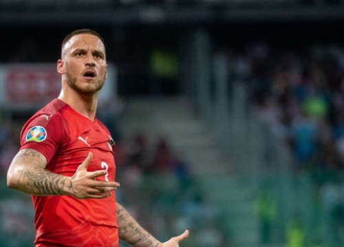 Arnautovic không thể rời Trung Quốc vì tất cả máy bay bị cấm cất cánh