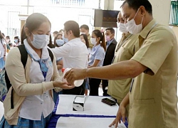 Bộ trưởng Bun Heng: Campuchia quá nóng để virus corona sống sót