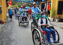 Khẩu trang cháy hàng, khách sạn đìu hiu vì... sợ virus Corona