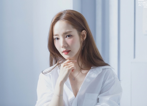 'Nữ hoàng dao kéo' Park Min Young hóa gái quê trong phim mới