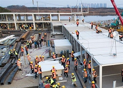 Về Vũ Hán ăn Tết, cô gái người Canada gốc Hoa bị mắc kẹt tại "ổ dịch" trải lòng về người bố được gọi đi xây bệnh viện trị virus corona