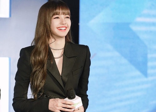 YG xác nhận hủy lịch quay Idol Producer 2 của Lisa do virus corona