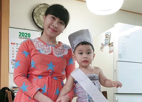 Bà mẹ bỉm sữa lầy lội "quẩy" tung nóc nhà cùng con trai: Ở nhà trông con lâu là sẽ như thế này đây