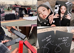 BlackPink chi hơn 4.000 USD mua túi Prada tặng nhân viên