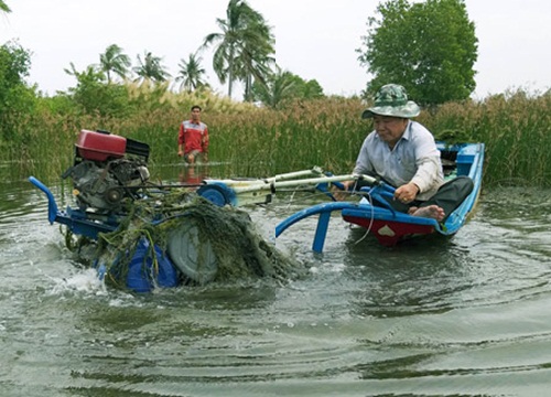 Chiếc máy cày siêu rẻ, siêu nhẹ của "kỹ sư vườn" mới học hết lớp 4