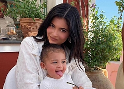 Con gái Kylie Jenner gây tranh cãi khi ra mắt BST mỹ phẩm riêng