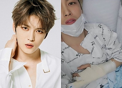 Lâu lắm mới lộ diện, &#8220;vị thần phương Đông&#8221; Jaejoong (JYJ) khiến dân tình tá hoả vì nhập viện với cánh tay bó bột