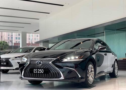 Lexus ES 250 2020 giá 2,54 tỷ đồng về Việt Nam: Thêm công nghệ để bám đuổi Mercedes E-Class