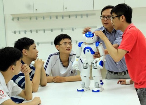 Nhiều trường đại học ở TP.HCM đua nhau mở ngành liên quan robot, AI