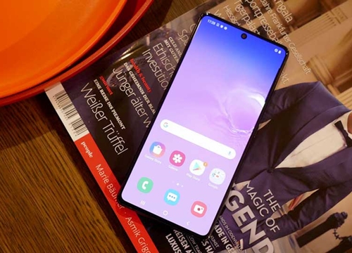 Trên tay nhanh Samsung Galaxy S10 Lite: Khác biệt với gia đình Galaxy S10