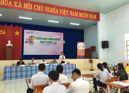 Học sinh Bình Thuận hào hứng với chương trình "Cùng bạn chọn nghề cho tương lai"