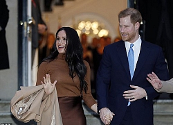 Meghan Markle lộ ảnh xuất hiện bí mật giữa lùm xùm tách khỏi hoàng gia Anh, không hề đeo nhẫn cưới và bị chỉ trích đã "hủy hoại" Hoàng tử Harry