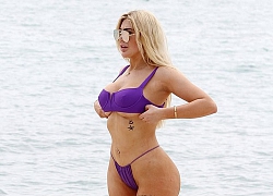 &#8216;Đệ nhất khoe thân&#8217; Chloe Ferry mặc bikini bé xíu gây choáng váng