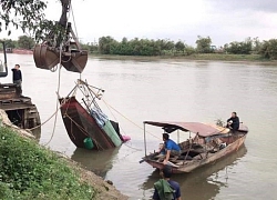 Tìm thấy thi thể người vợ trong vụ lật thuyền trên sông Trà Lý