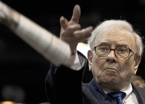 Warren Buffett cho rằng đầu tư vàng là ngu ngốc, nhưng năm 2020 có vẻ lại được xem là "thời" của kênh kim loại quý này