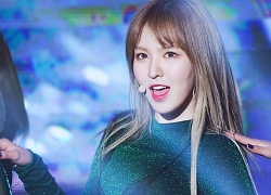 Ấm áp như Wendy (Red Velvet): Dù đang nằm viện vẫn không quên cổ vũ các thành viên theo cách này