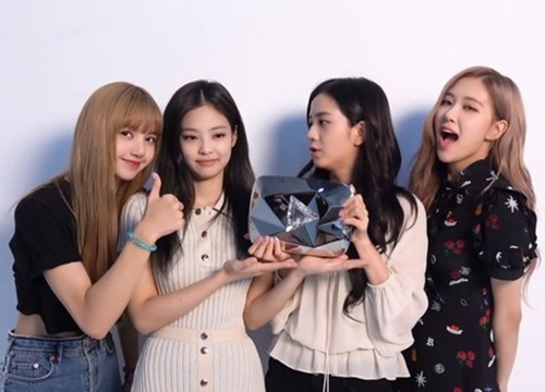 Fan hay gọi Black Pink là '4 ả YouTuber', nhưng bạn có biết mỗi tháng YouTube trả cho nhóm bao nhiêu?