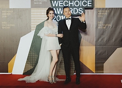 Hài hước nhất thảm đỏ WeChoice Awards 2019: Ngọc Trinh "quạu" với Vũ Khắc Tiệp vì bị giẫm vào đuôi váy