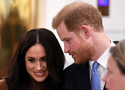 Hé lộ thông tin Nữ hoàng từng "nhún nhường" cháu dâu Meghan Markle, đích thân gọi điện thoại hỏi thăm nhưng bị đối xử phũ phàng