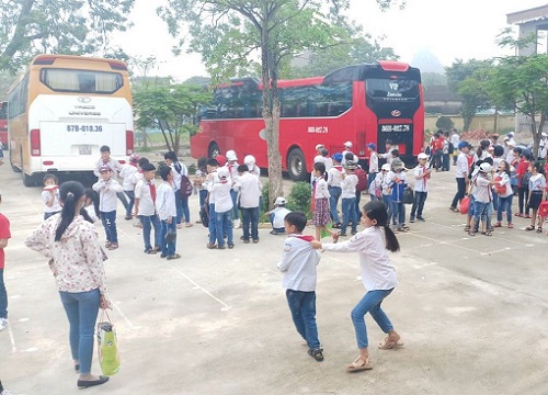 Hoạt động trải nghiệm sao cứ nhất thiết phải đưa học sinh đi tham quan du lịch?