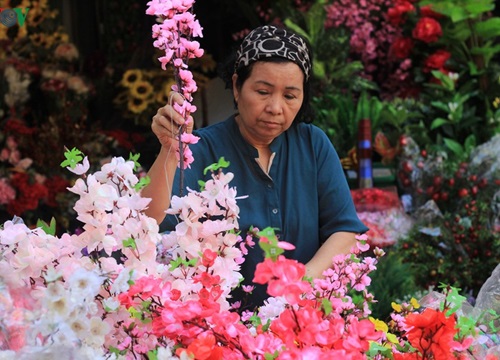 Phố Hàng Mã rực rỡ sắc đỏ những ngày giáp Tết