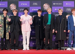 BTS luôn nổi bật ở lễ trao giải với trang phục hàng hiệu giá nghìn đô