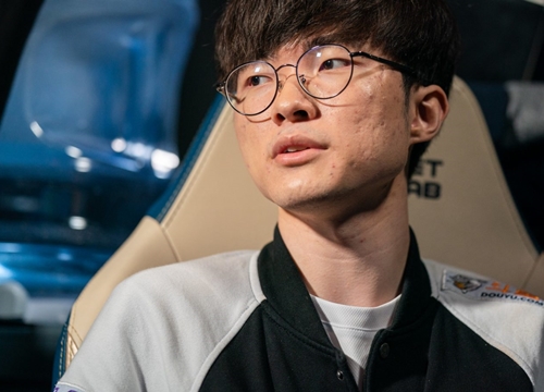 Faker dính sự cố trên stream