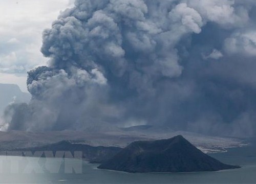 Philippines sơ tán nửa triệu người tránh núi lửa