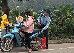 Ra quân được người yêu đến tận nơi đón, chàng trai bất ngờ với món quà đặc biệt của cô gái