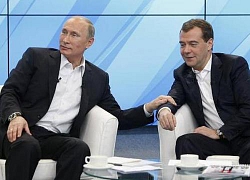 Thủ tướng Medvedev và toàn bộ Chính phủ Nga từ chức